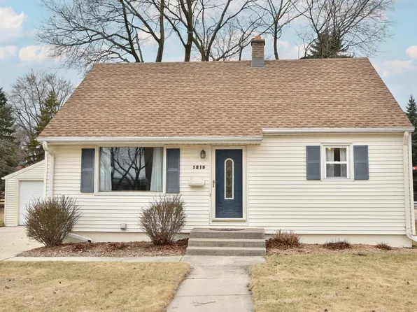 1215 6th AVENUE, Grafton, WI 53024
