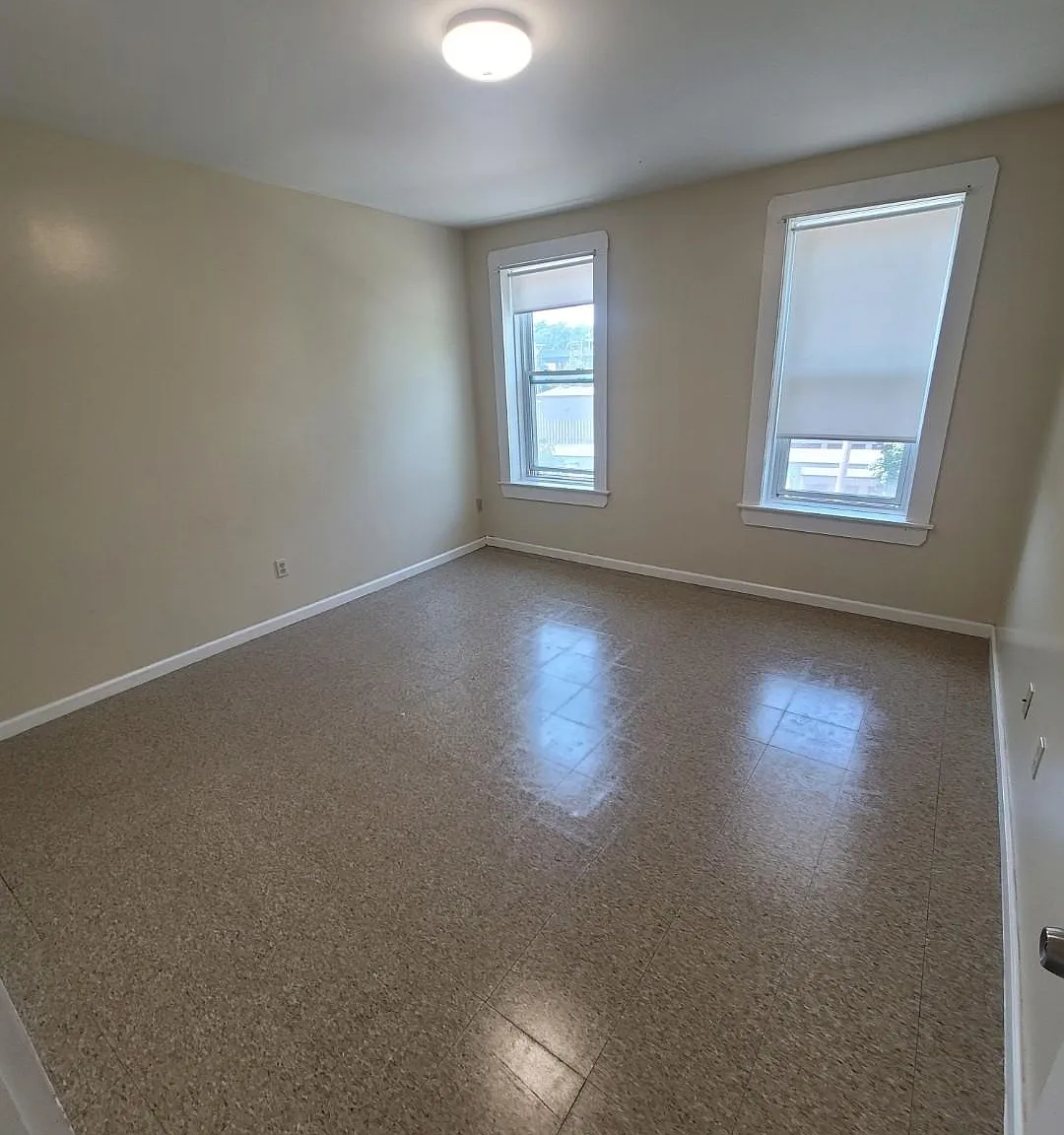 3 bed, 1400 sqft, $1,600 — Photo 4