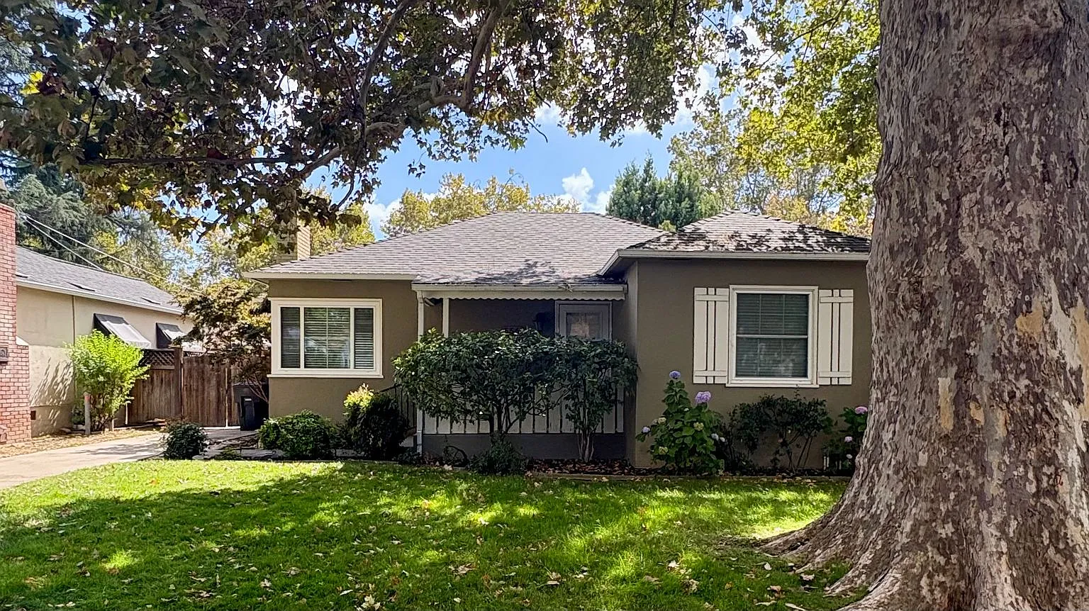 Spacious and Sparkling 3bed/2bath Home in Land Park — Photo 2