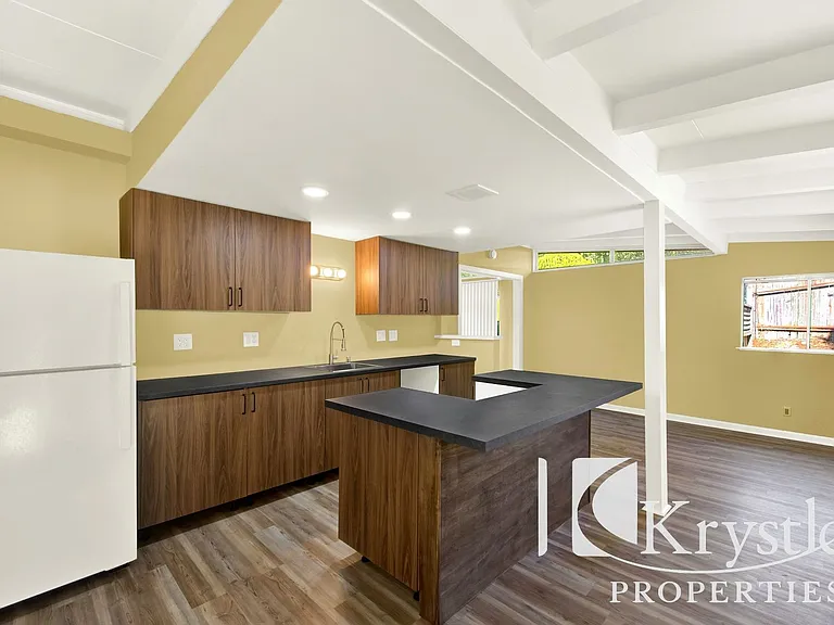 1114 Coronel Ave — Photo 9
