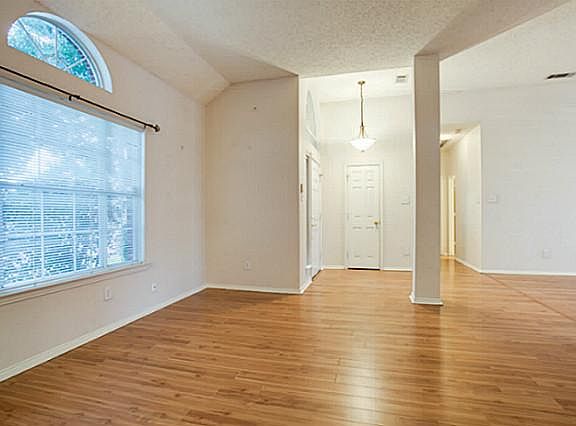 5th image of 633 Stretford Ln