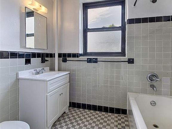 4th image of 160 7th Ave #1406