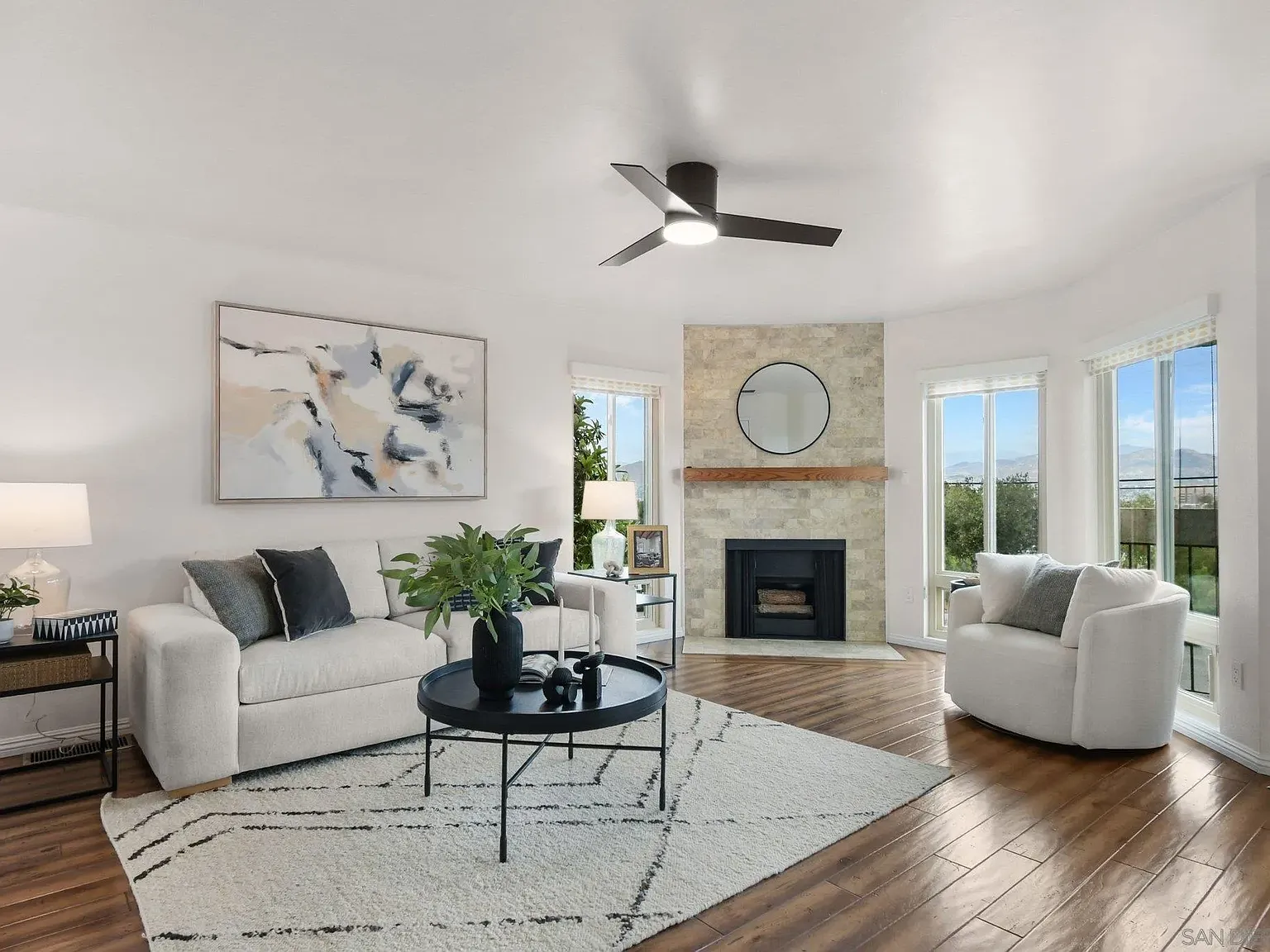 3 bed, 2.5 bath, 1504 sqft, $3,795 — Photo 2