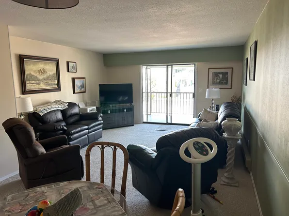 32718 Garibaldi Dr #32, Abbotsford, BC V2T 5T6