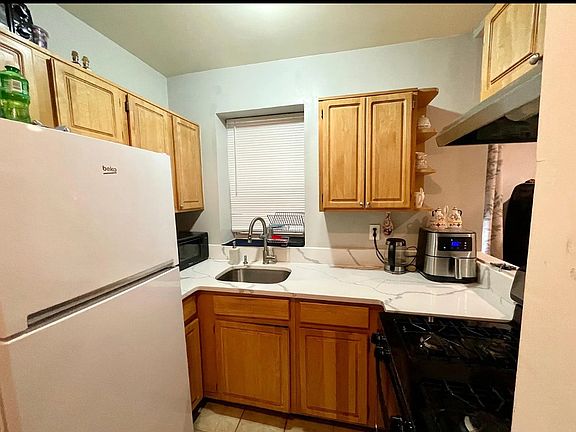 3rd image of 59 Saint Pauls Ave APT 3R