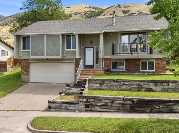 1560 N Easthills Dr, Bountiful, UT 84010