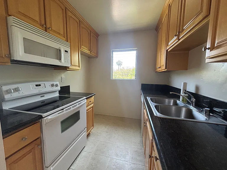 4441 Ponca Ave #H — Photo 6