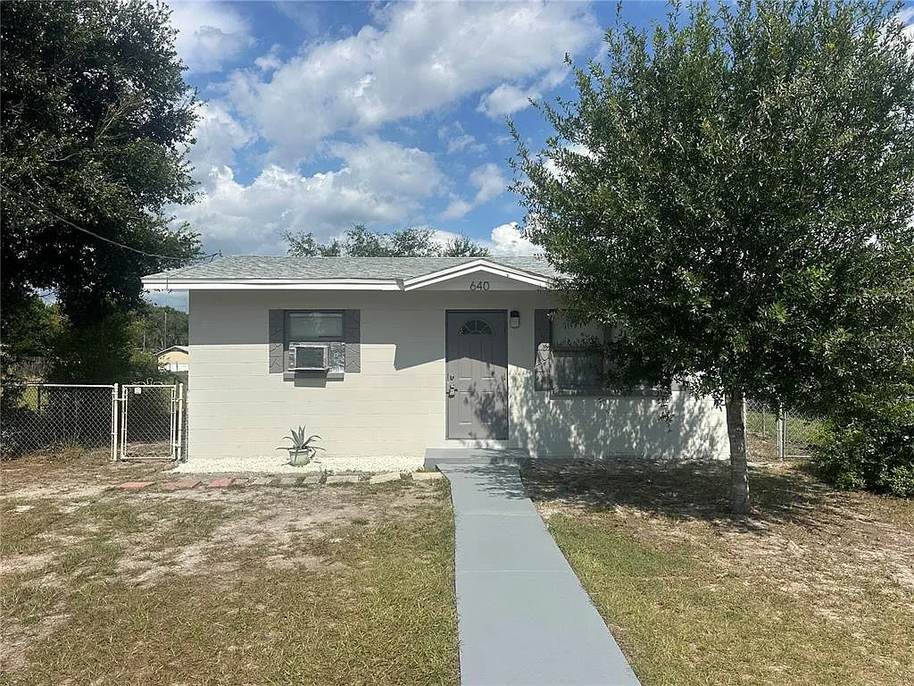 3 bed, 1.0 bath, 952 sqft, $1,450 — Photo 1