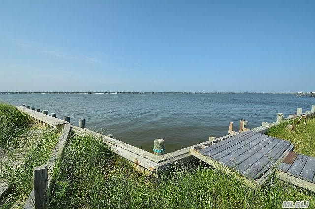 2nd image of 652 Dune Rd
