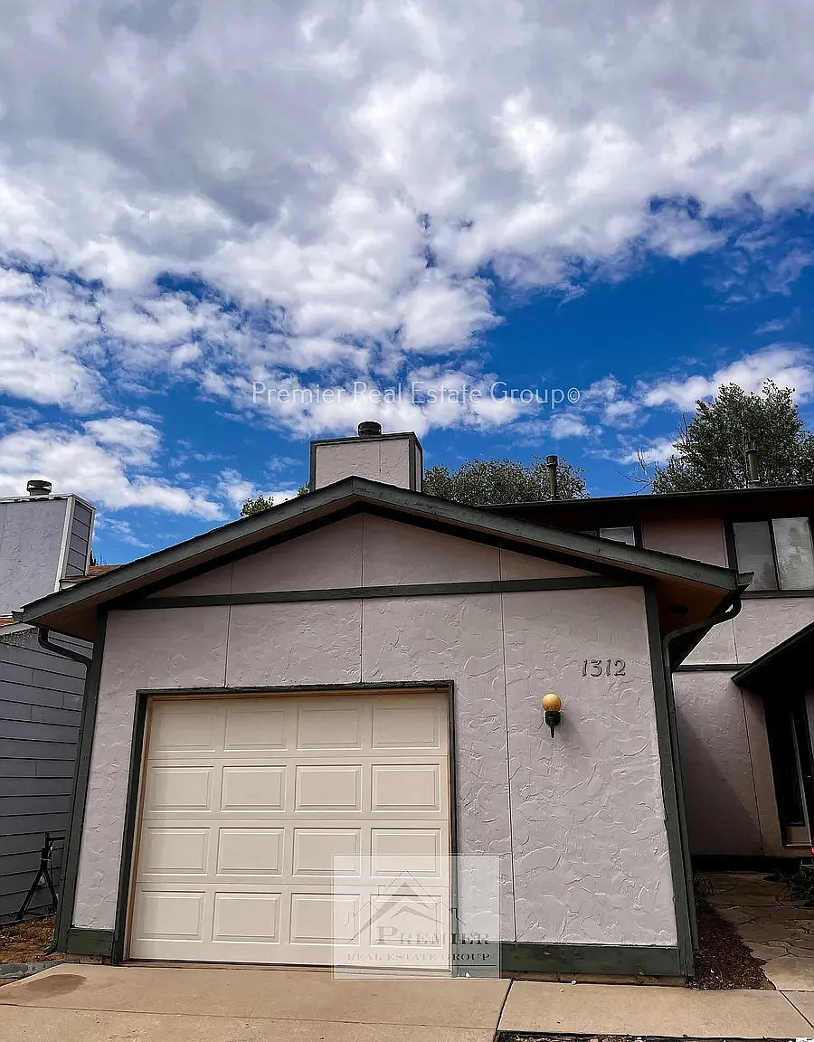 2 bed, 1.5 bath, 1656 sqft, $1,495 — Photo 3