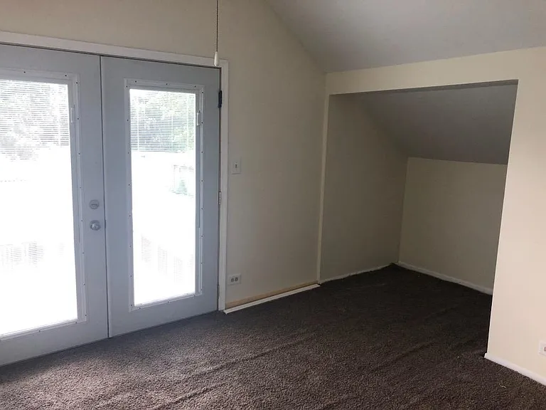 Upstairs rear bedroom