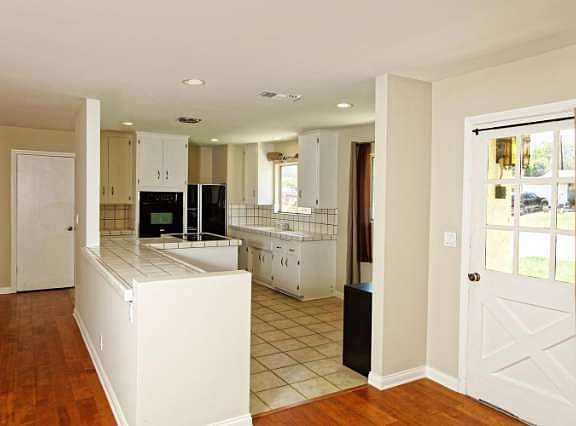 4th image of 664 Calle Tulipan
