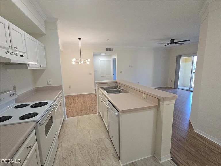 11500 Villa Grand #316 — Photo 3