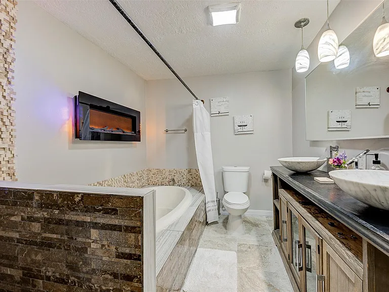 1207 Archer St — Photo 24