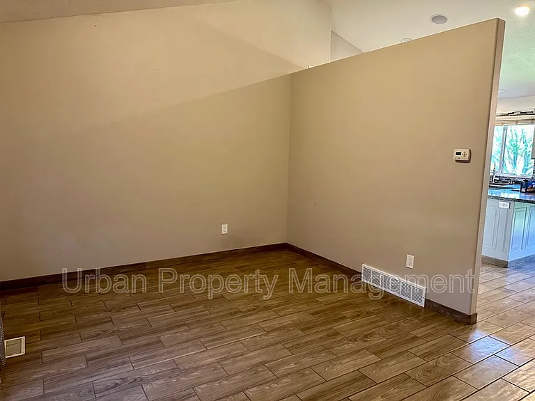 528 W 810th St S — Photo 23