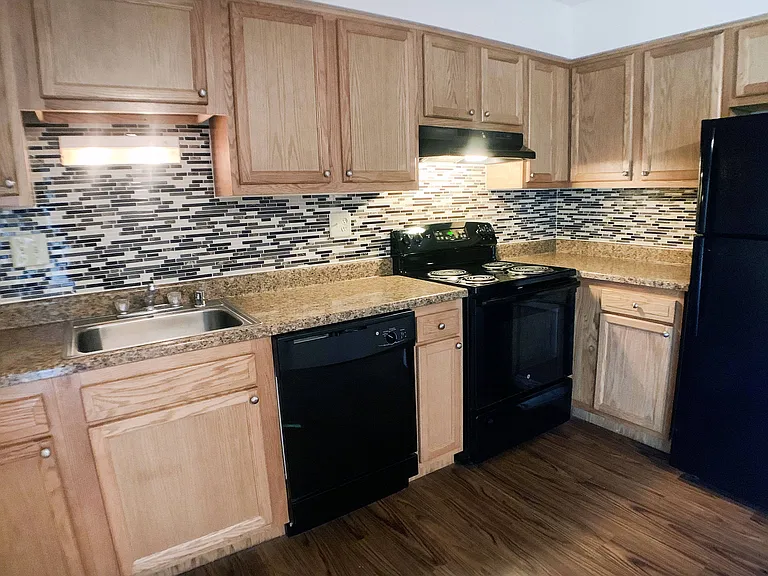 East Pointe Apartments — Photo 44