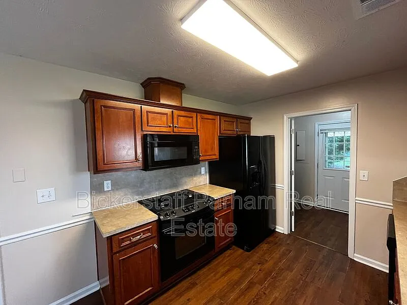 3 bed, 2.0 bath, 1236 sqft, $1,600 — Photo 4