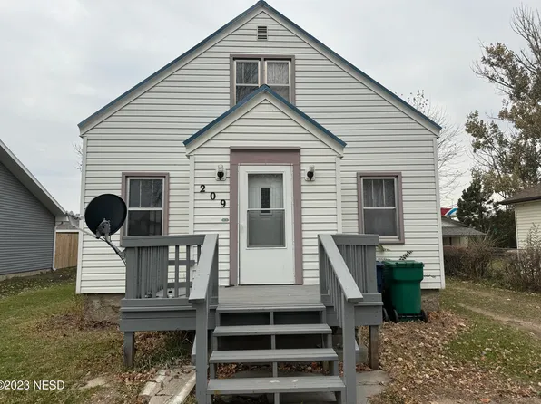 209 9th St NW, Watertown, SD 57201