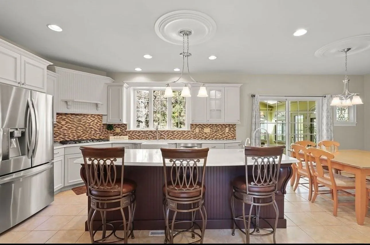 51 Coach Rd — Photo 3