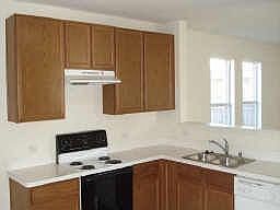 4th image of 1120 Maplewood Ln
