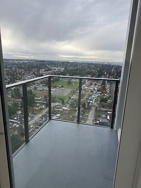 Surrey Apartment for rent - 2 Bedrooms — photo 18