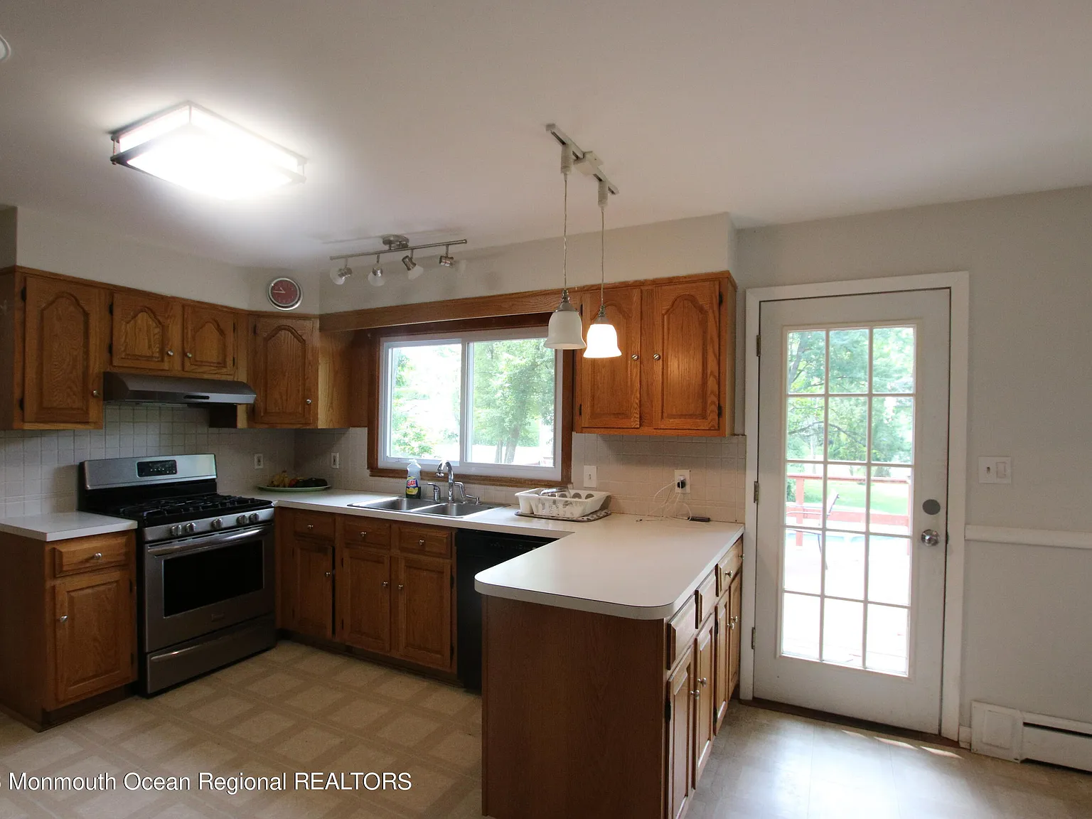 3 bed, 1980 sqft, $2,100 — Photo 4