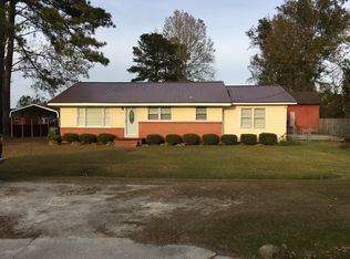 75 Village Dr, Whiteville, NC 28472