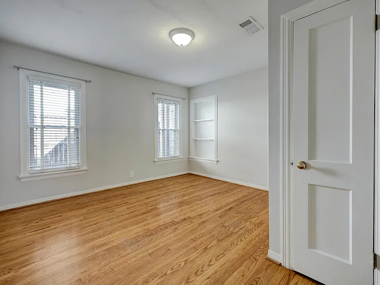 2910 Plumb St — Photo 10