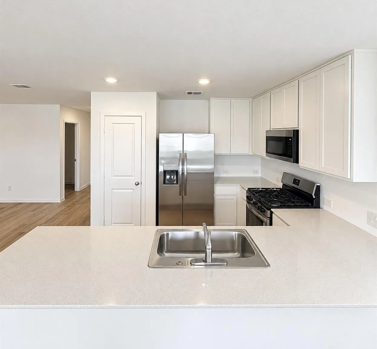 4 bed, $2,800 — Photo 4