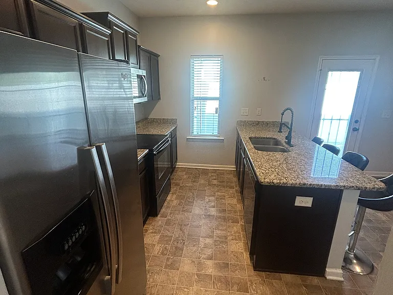 1567 Sprucedale Dr — Photo 9