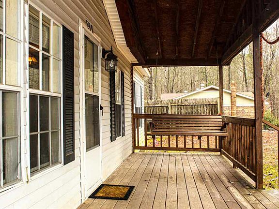 3rd image of 210 Pinecrest Dr