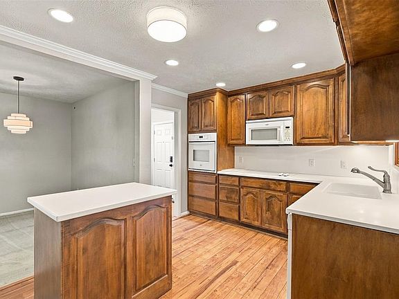 5th image of 7704 NW 25th St