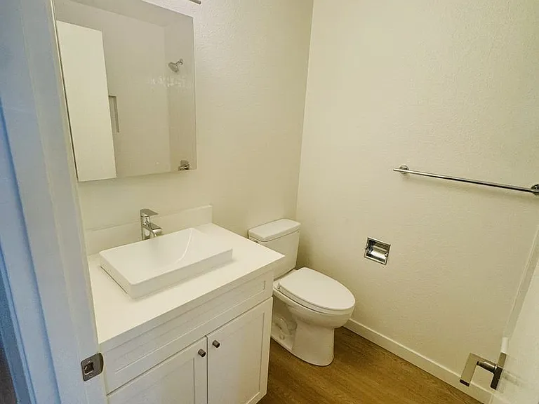 490 S State St — Photo 7