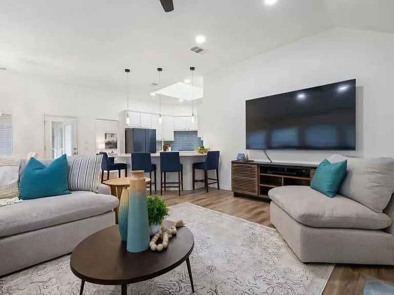 2913 Victoria Cv — Photo 17