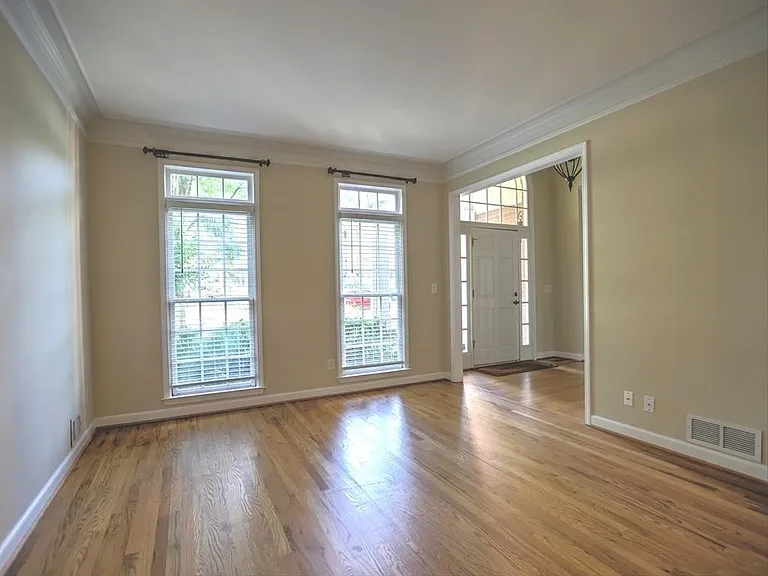515 Mellbrook Ln — Photo 13