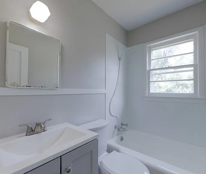 1848 N Green St — Photo 12