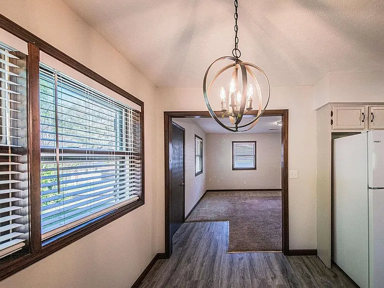 830 Sanders Ave — Photo 16