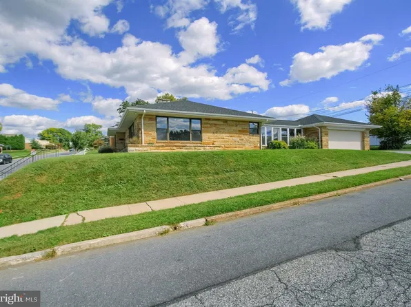 564 W Caracas Ave, Hershey, PA 17033