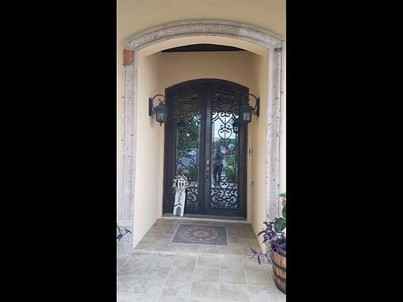 4th image of 2163 Toluca Dr