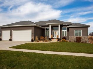 4203 Berry Hill Rd, Cedar Falls, IA 50613