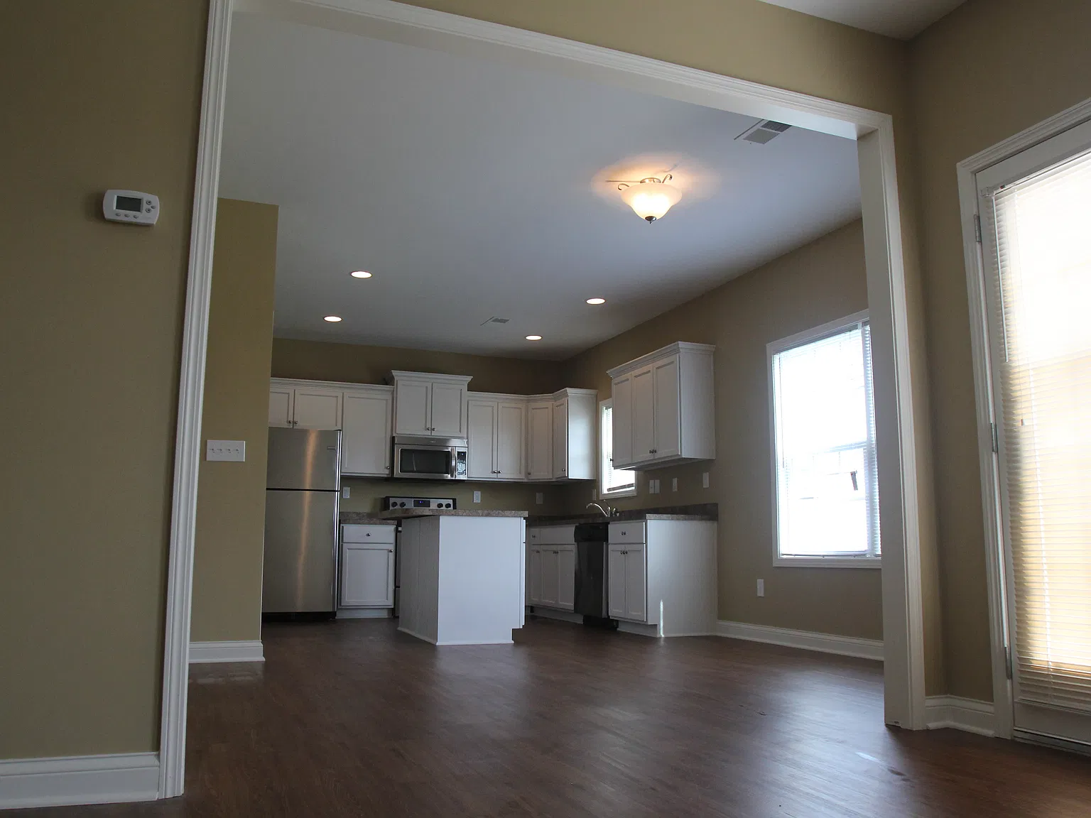 4 bed, 2.5 bath, 2234 sqft, $2,495 — Photo 3