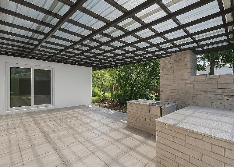 570 SE 2nd Ave — Photo 26