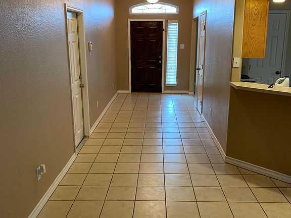 4th image of 1208 Meadowbrook Dr