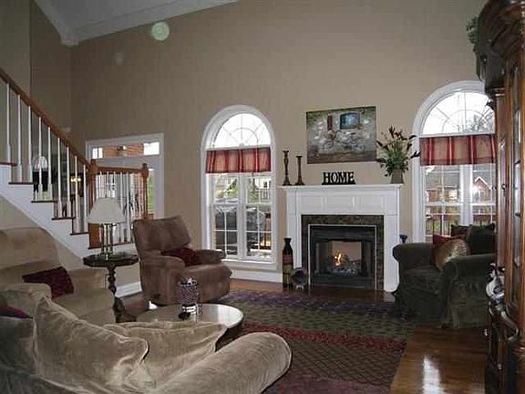2nd image of 2869 Creekside Dr NW