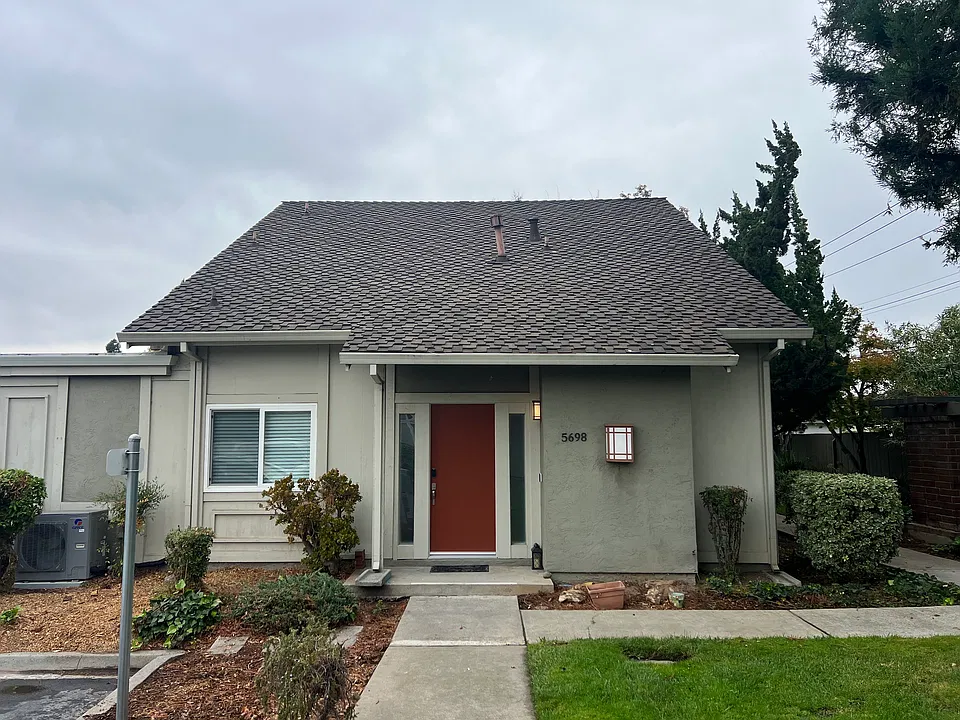 5698 Hollyleaf Ln