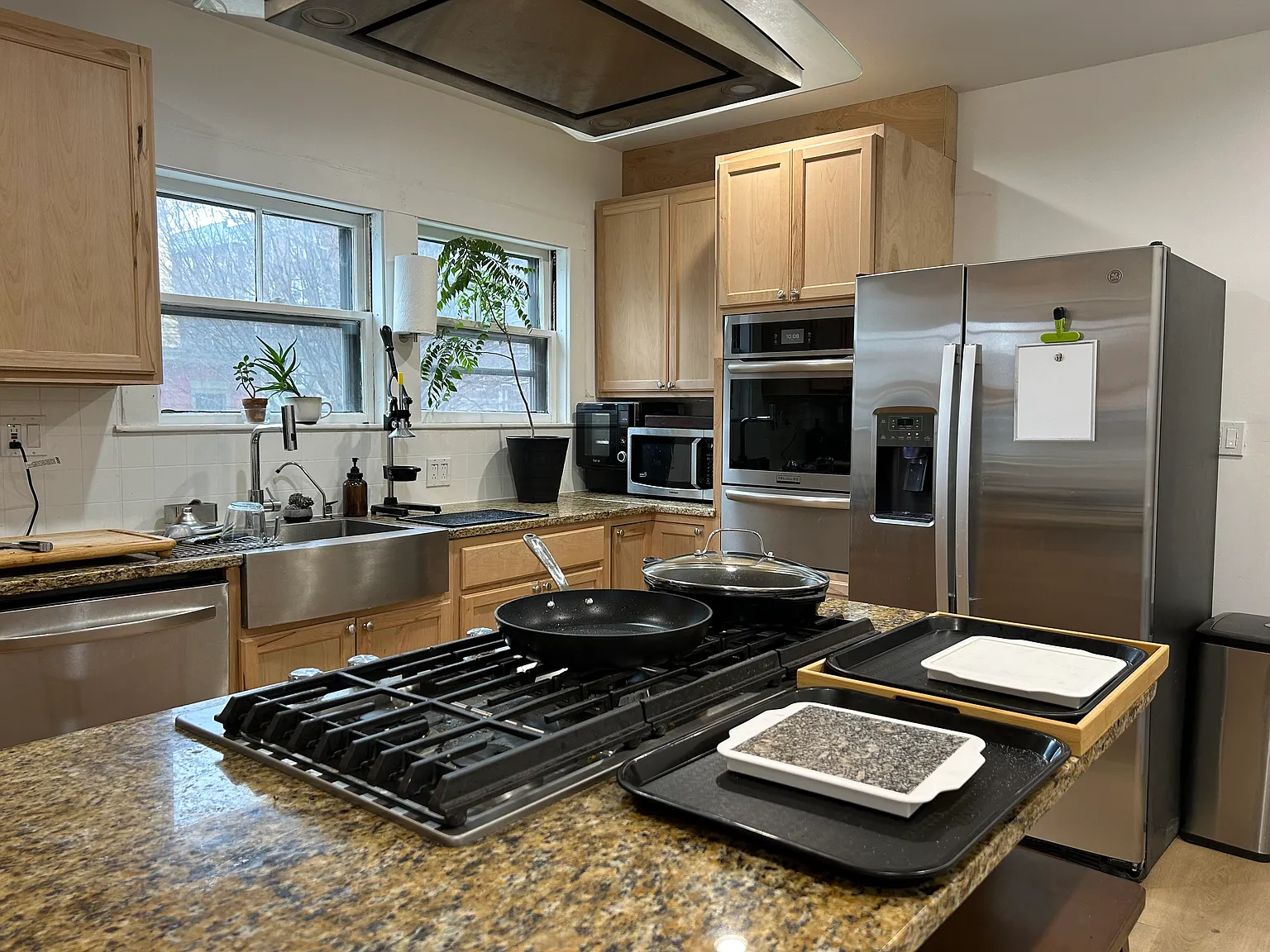 4 bed, 1200 sqft, $1,100 — Photo 2
