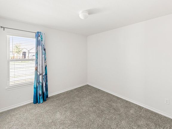 3rd image of 716 Rawhide Way