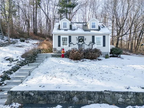 66 Beach Rd, Cumberland, RI 02864