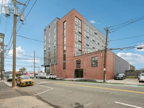 1 Mallory Avenue image 8 of 11