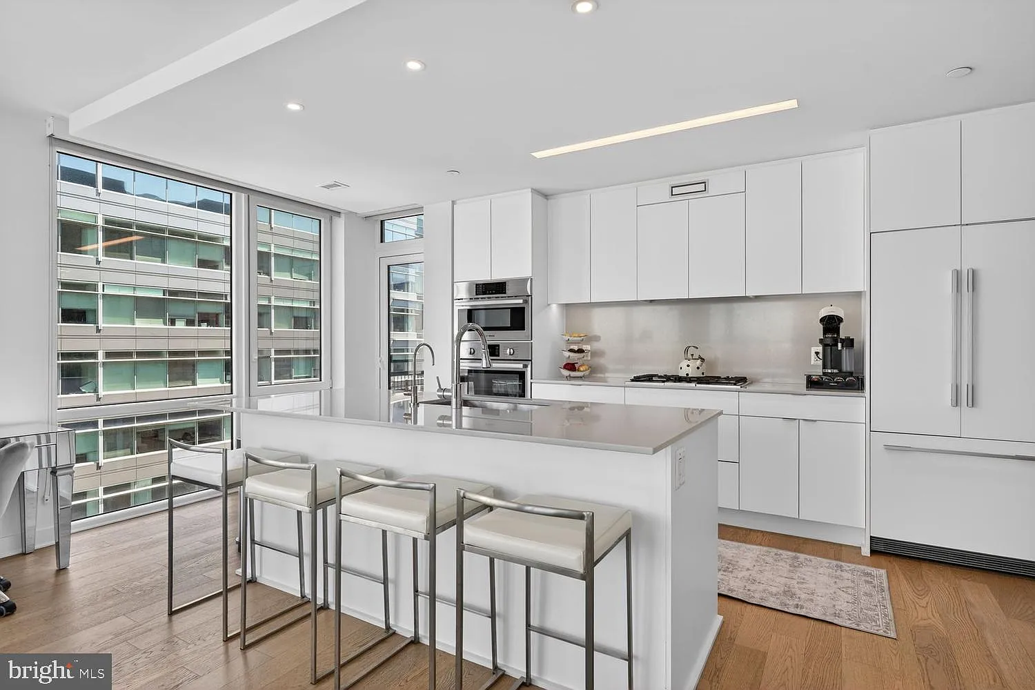 2 bed, 1025 sqft, $4,000 — Photo 3